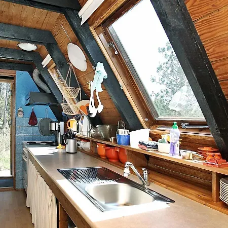 Beautiful Holiday Home In Lb K Near Sea