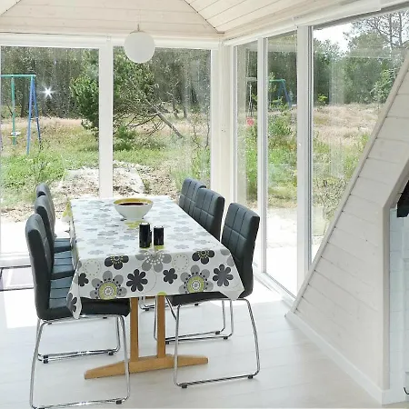 Beautiful Holiday Home In Lb K Near Sea Ålbæk