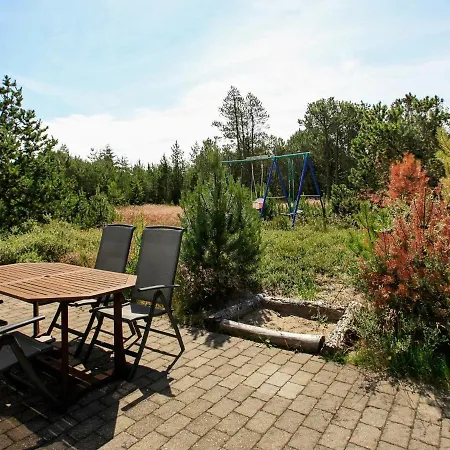 Beautiful Holiday Home In Lb K Near Sea Ferienhaus